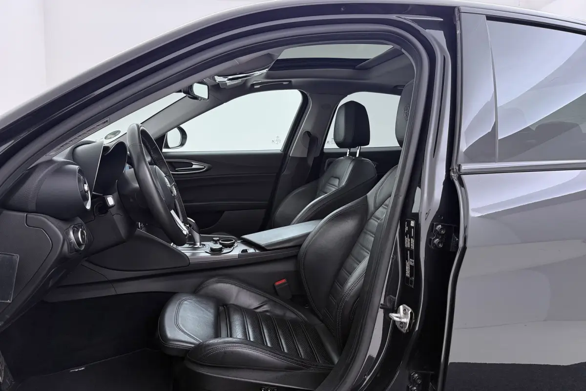 2.0T Super | Panoramadak | CarPlay | Org NL | Harman/Kardon | Stuur-/Stoelverwarming | Breed Navi | Sportstoelen