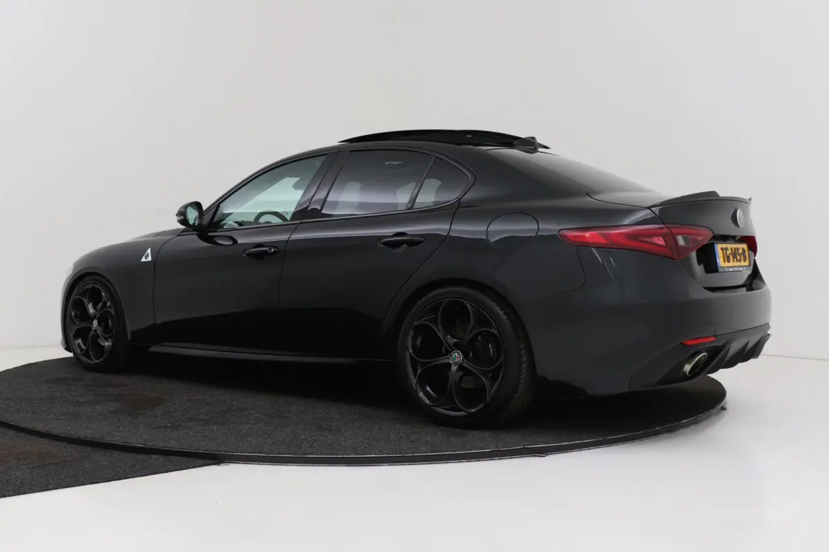 2.0T Super | Panoramadak | CarPlay | Org NL | Harman/Kardon | Stuur-/Stoelverwarming | Breed Navi | Sportstoelen