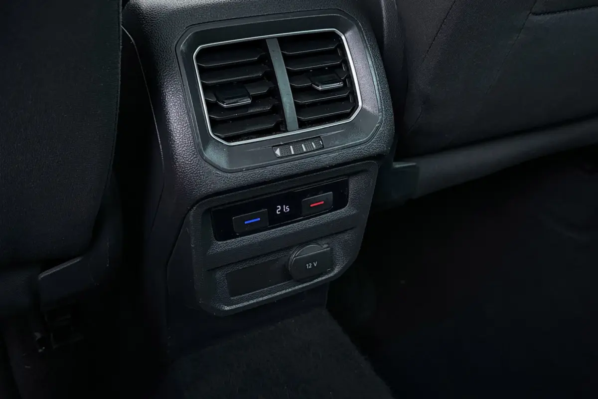 1.4 TSI Connected Series | Uitklap Trekhaak | Panoramadak | Dealer Ond. | CarPlay | Stoelverwarming |