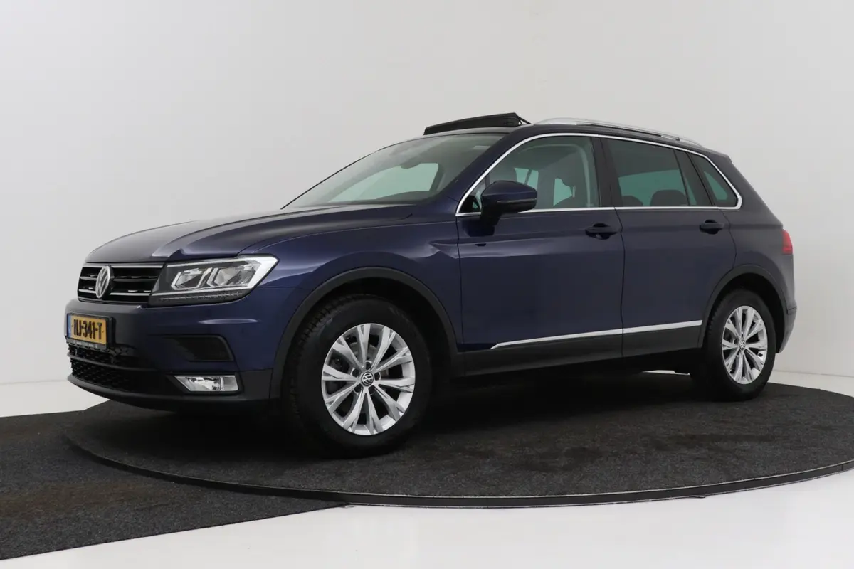 1.4 TSI Connected Series | Uitklap Trekhaak | Panoramadak | Dealer Ond. | CarPlay | Stoelverwarming |