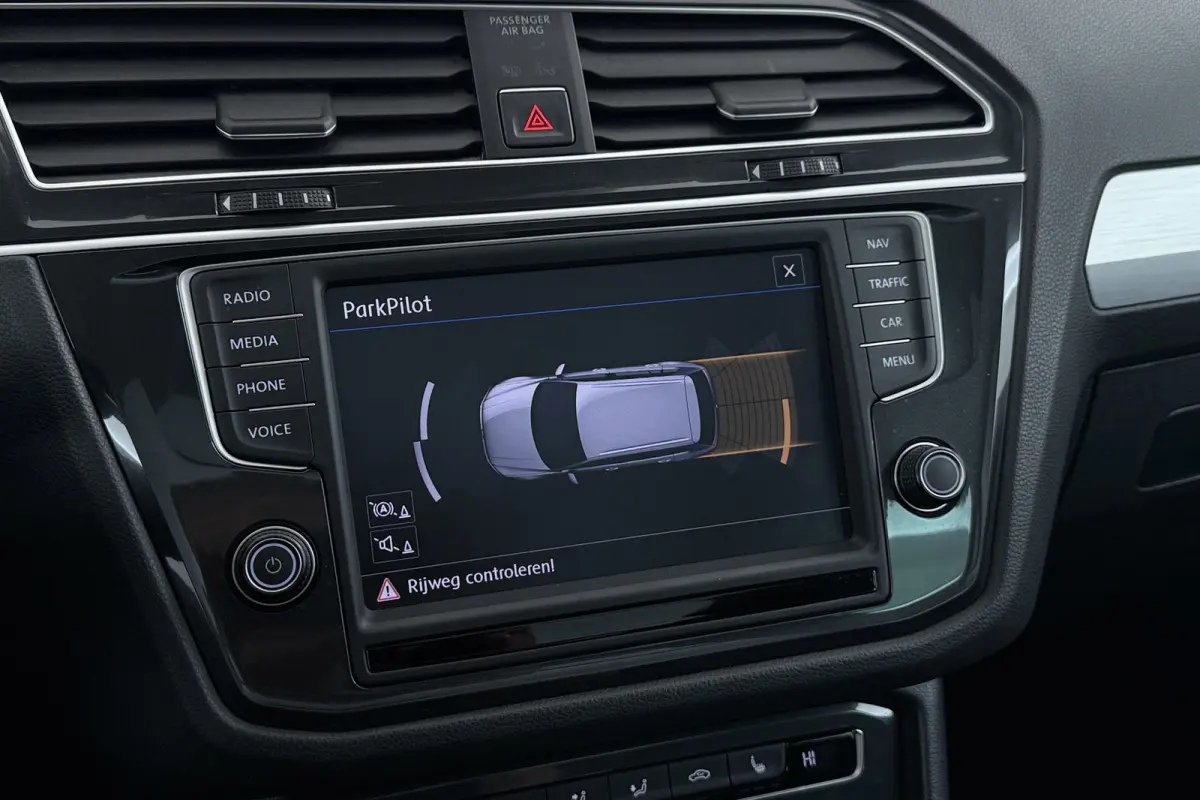 1.4 TSI Connected Series | Uitklap Trekhaak | Panoramadak | Dealer Ond. | CarPlay | Stoelverwarming |