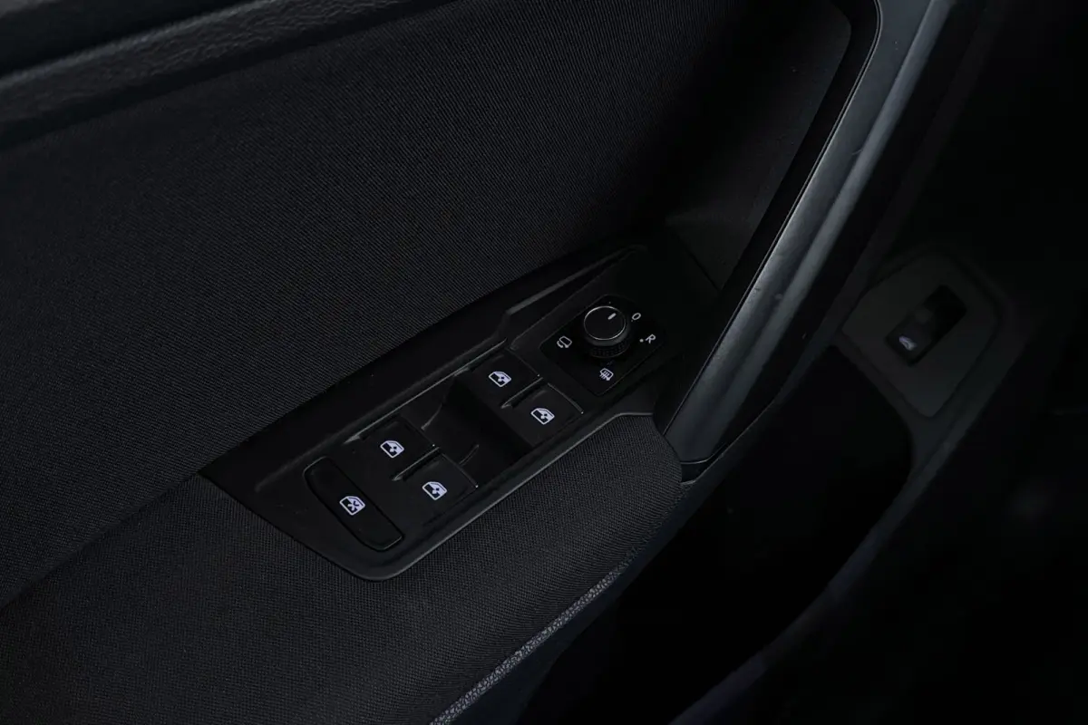 1.4 TSI Connected Series | Uitklap Trekhaak | Panoramadak | Dealer Ond. | CarPlay | Stoelverwarming |