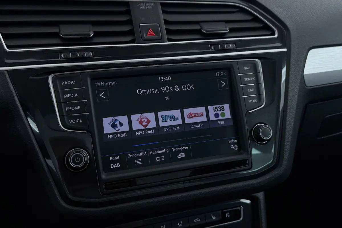 1.4 TSI Connected Series | Uitklap Trekhaak | Panoramadak | Dealer Ond. | CarPlay | Stoelverwarming |