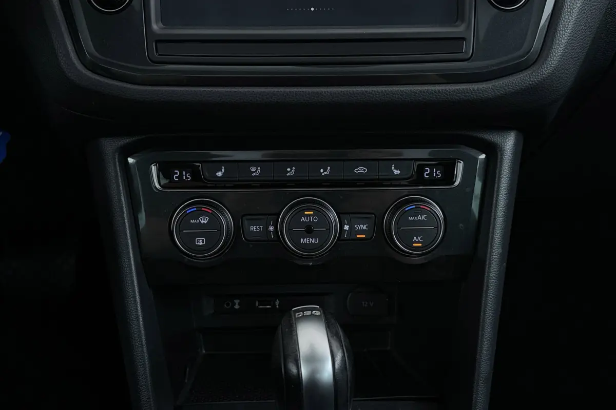 1.4 TSI Connected Series | Uitklap Trekhaak | Panoramadak | Dealer Ond. | CarPlay | Stoelverwarming |