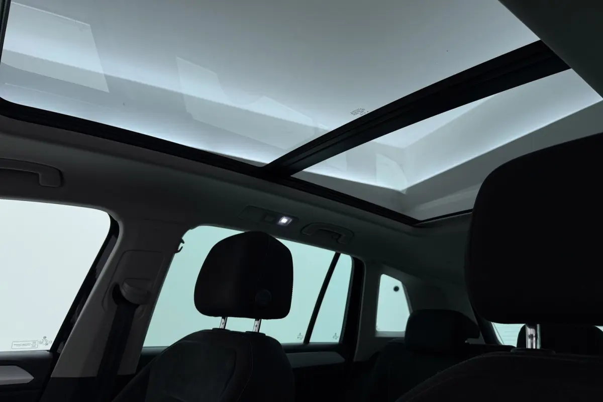 1.4 TSI Connected Series | Uitklap Trekhaak | Panoramadak | Dealer Ond. | CarPlay | Stoelverwarming |