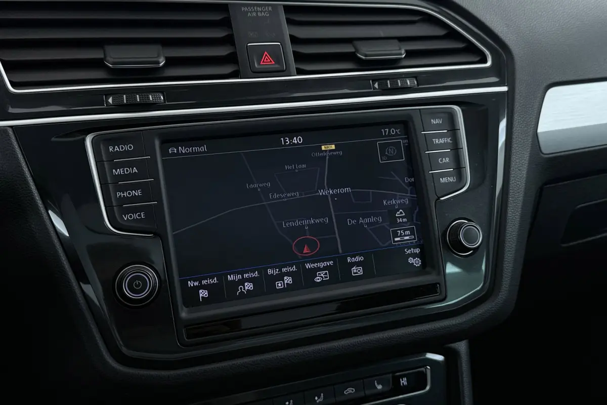 1.4 TSI Connected Series | Uitklap Trekhaak | Panoramadak | Dealer Ond. | CarPlay | Stoelverwarming |
