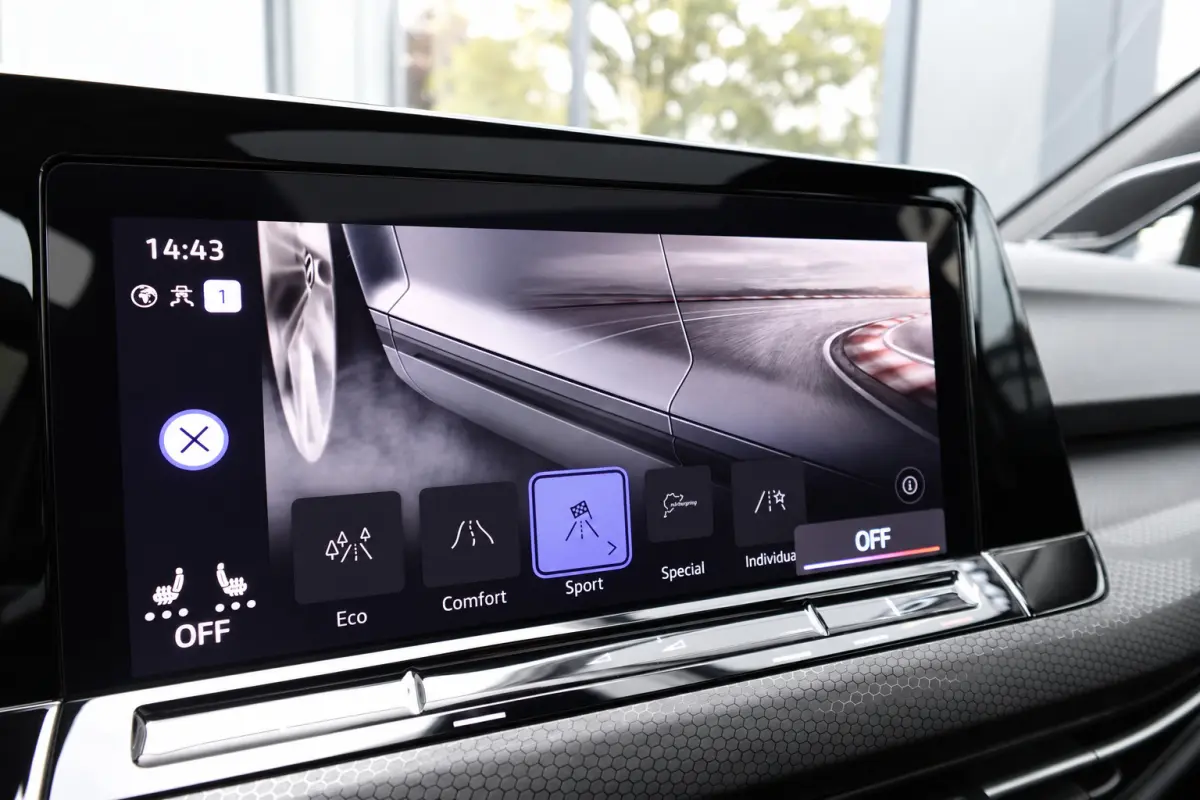 2.0 TSI GTI PANO HARMAN HUD VOL