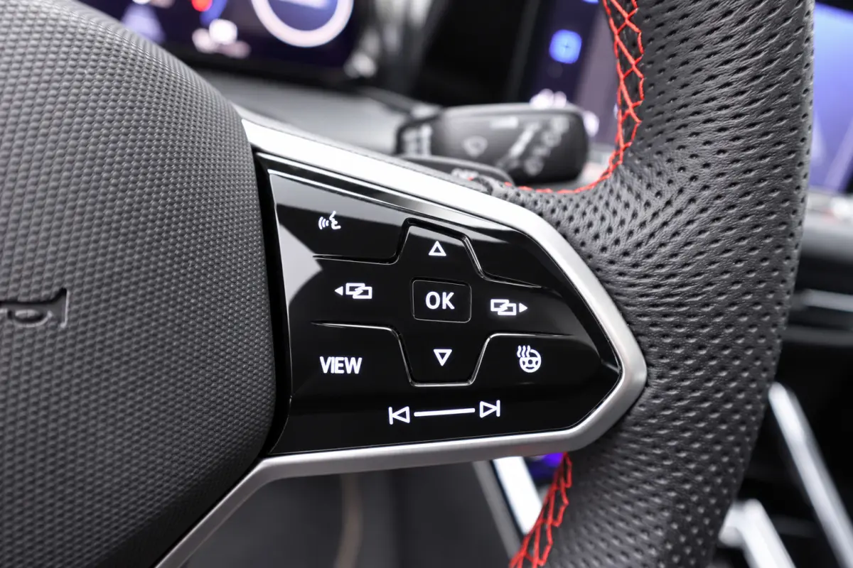 2.0 TSI GTI PANO HARMAN HUD VOL