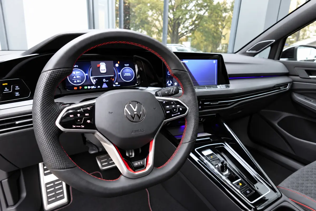 2.0 TSI GTI PANO HARMAN HUD VOL