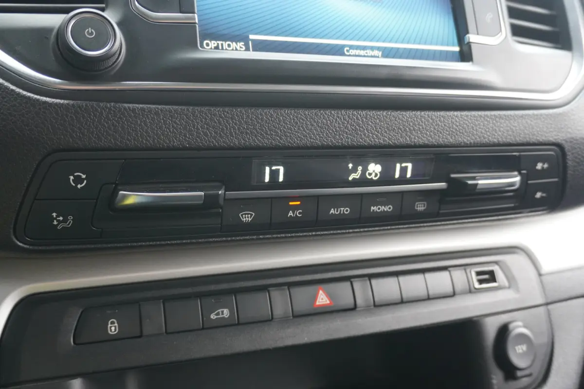 2.0 Black Line 177PK Automaat EURO 6 - A/C Climate - Navi - Cruise - €15.900,- Excl.
