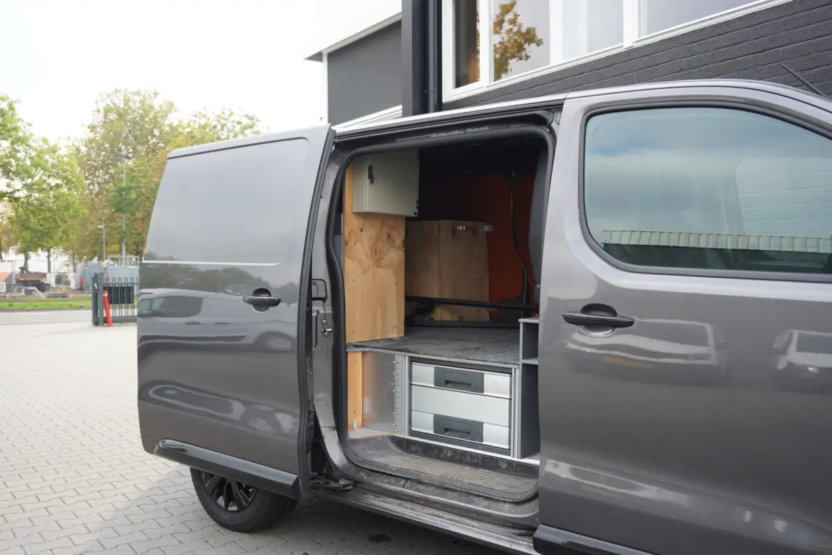 2.0 Black Line 177PK Automaat EURO 6 - A/C Climate - Navi - Cruise - €15.900,- Excl.