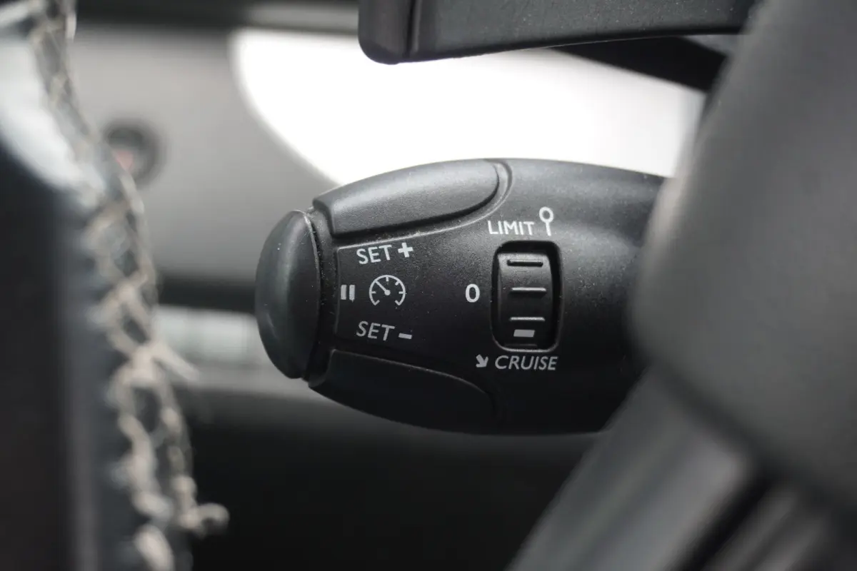 2.0 Black Line 177PK Automaat EURO 6 - A/C Climate - Navi - Cruise - €15.900,- Excl.