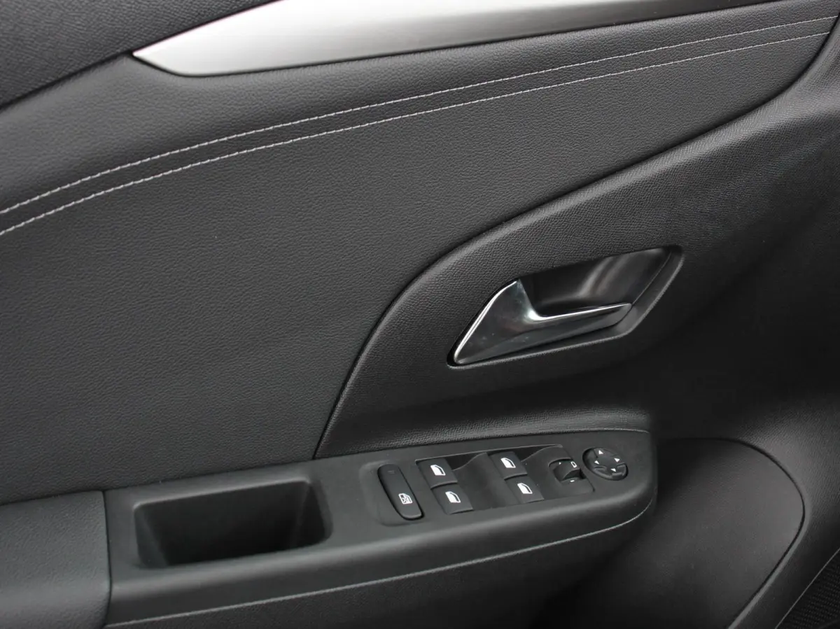 1.2 GS Line Navigatie Apple Carplay/Android Auto Airco Cruise Control Lichtmetalen velgen Sportstoelen