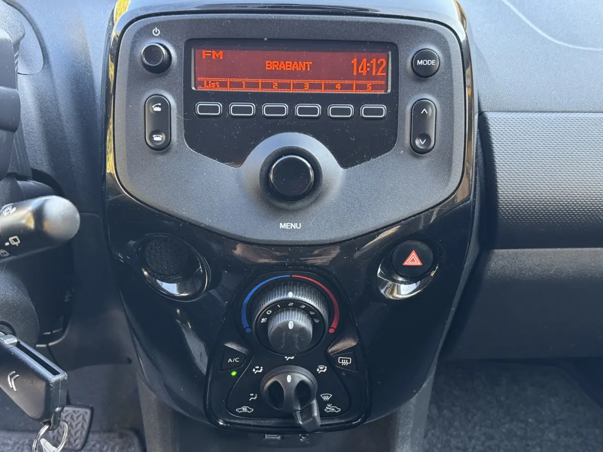 1.0 VTi Feel 5drs Automaat Airco