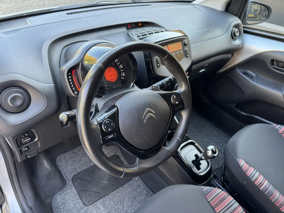 1.0 VTi Feel 5drs Automaat Airco