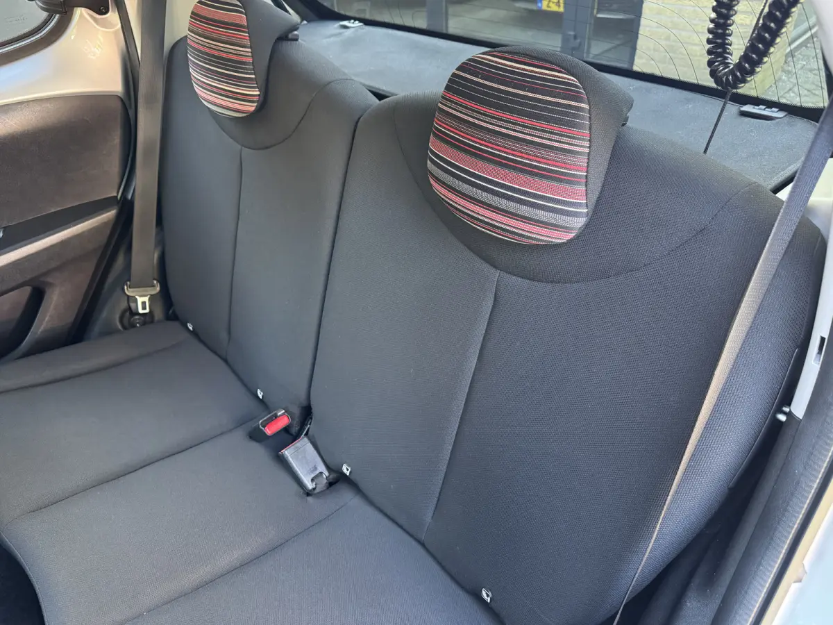 1.0 VTi Feel 5drs Automaat Airco