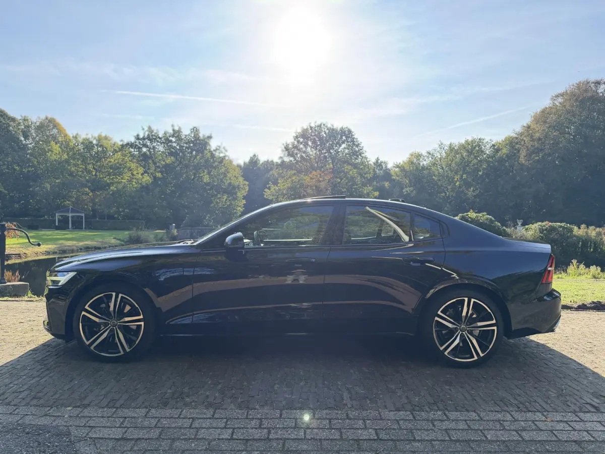 2.0 T8 AWD Twin Engine R-Design | HUD | Pano | Harman & Kardon | Memory | Camera |