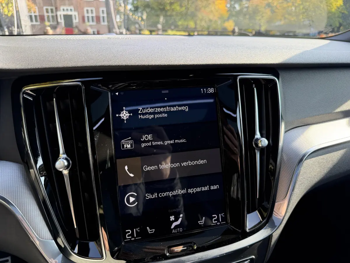 2.0 T8 AWD Twin Engine R-Design | HUD | Pano | Harman & Kardon | Memory | Camera |