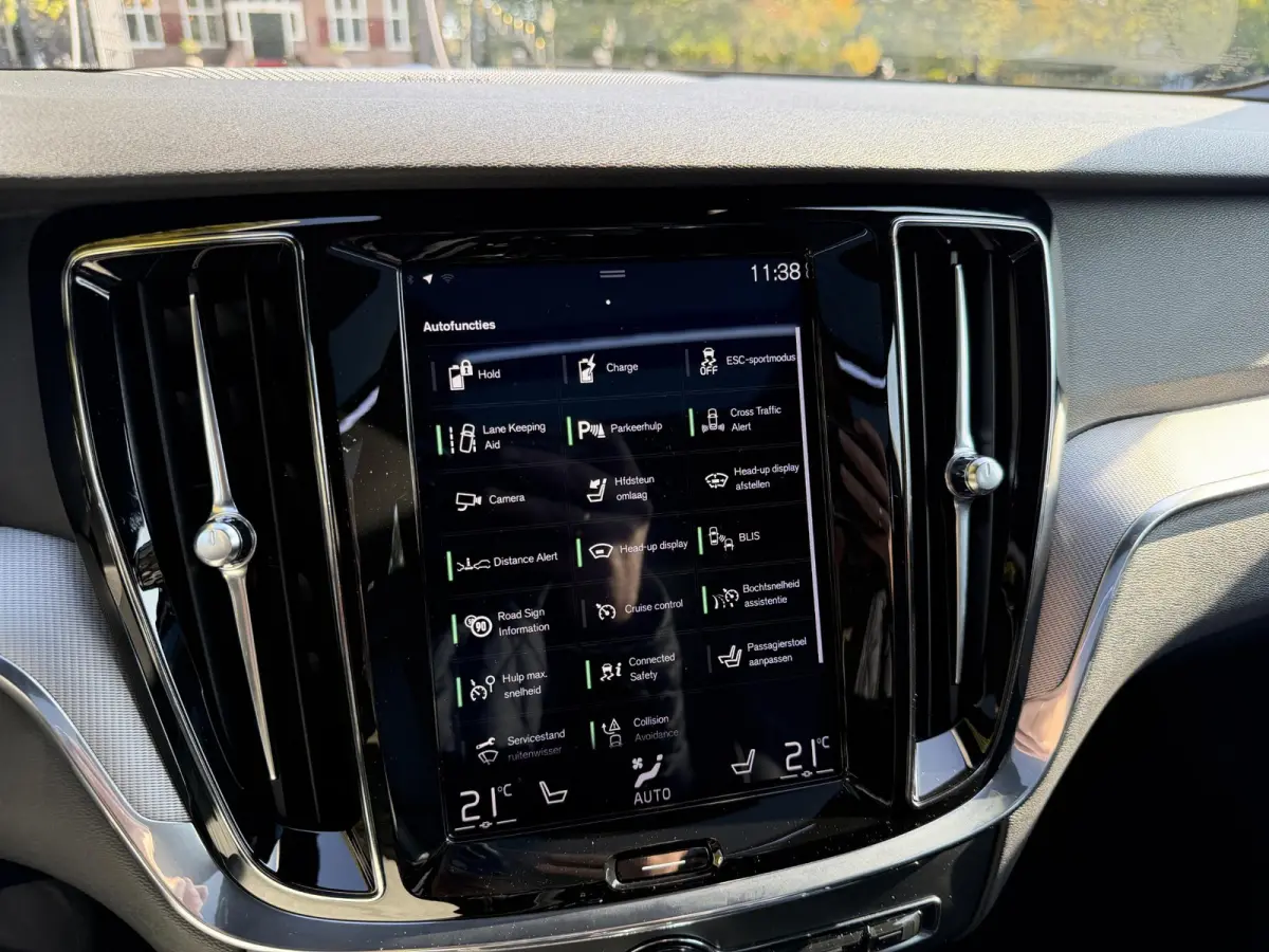 2.0 T8 AWD Twin Engine R-Design | HUD | Pano | Harman & Kardon | Memory | Camera |