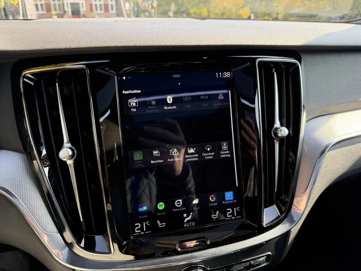 2.0 T8 AWD Twin Engine R-Design | HUD | Pano | Harman & Kardon | Memory | Camera |