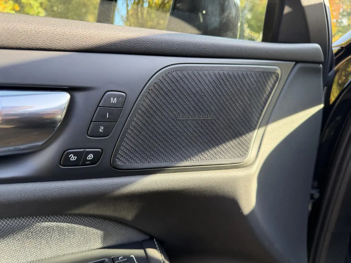 2.0 T8 AWD Twin Engine R-Design | HUD | Pano | Harman & Kardon | Memory | Camera |