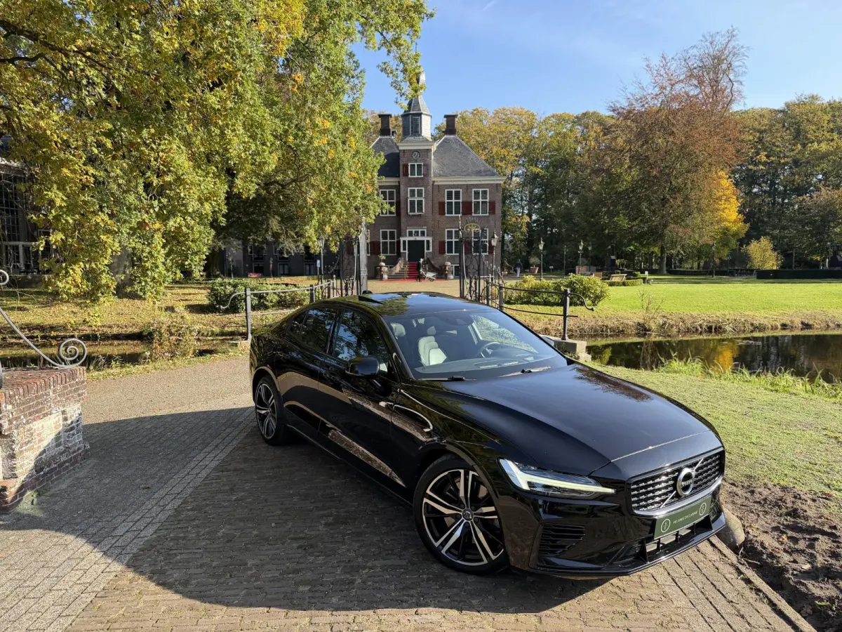 2.0 T8 AWD Twin Engine R-Design | HUD | Pano | Harman & Kardon | Memory | Camera |