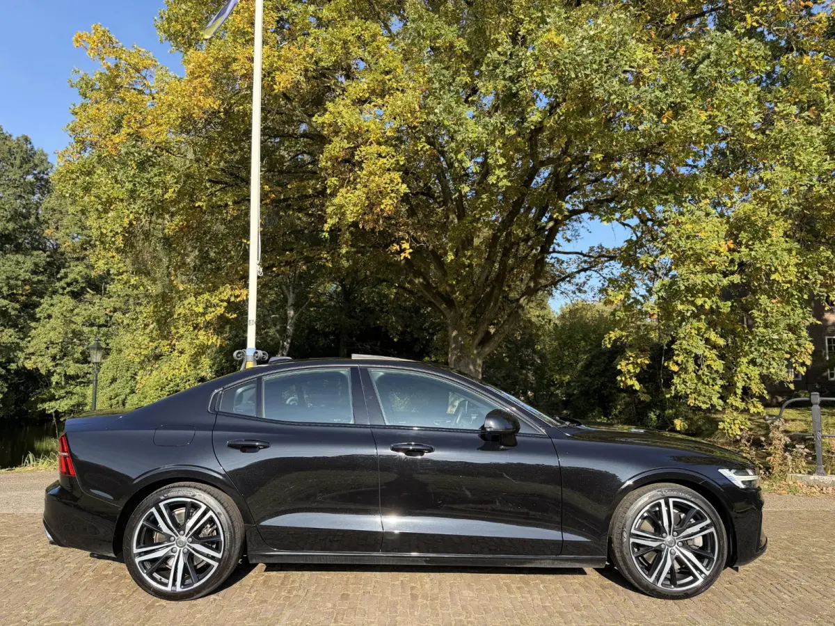 2.0 T8 AWD Twin Engine R-Design | HUD | Pano | Harman & Kardon | Memory | Camera |