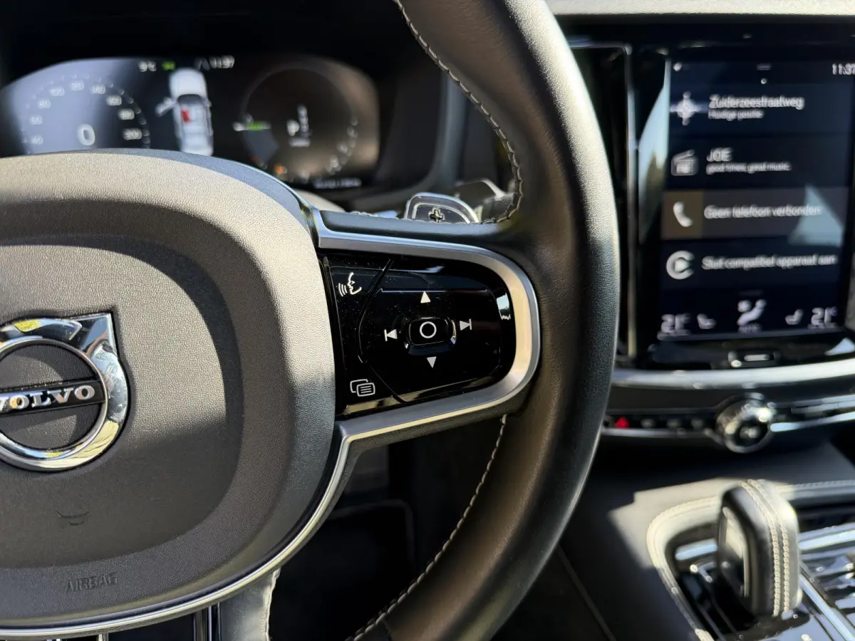 2.0 T8 AWD Twin Engine R-Design | HUD | Pano | Harman & Kardon | Memory | Camera |