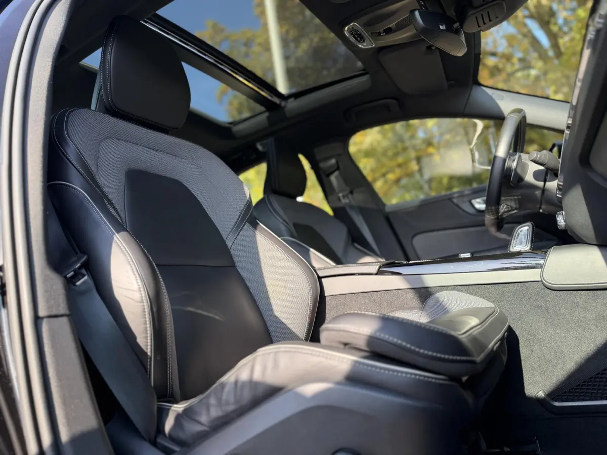 2.0 T8 AWD Twin Engine R-Design | HUD | Pano | Harman & Kardon | Memory | Camera |