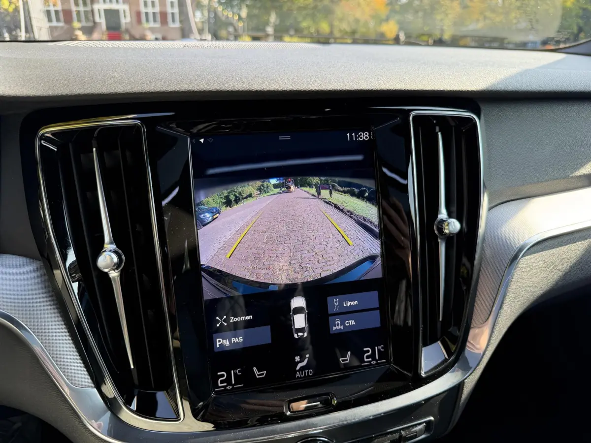 2.0 T8 AWD Twin Engine R-Design | HUD | Pano | Harman & Kardon | Memory | Camera |