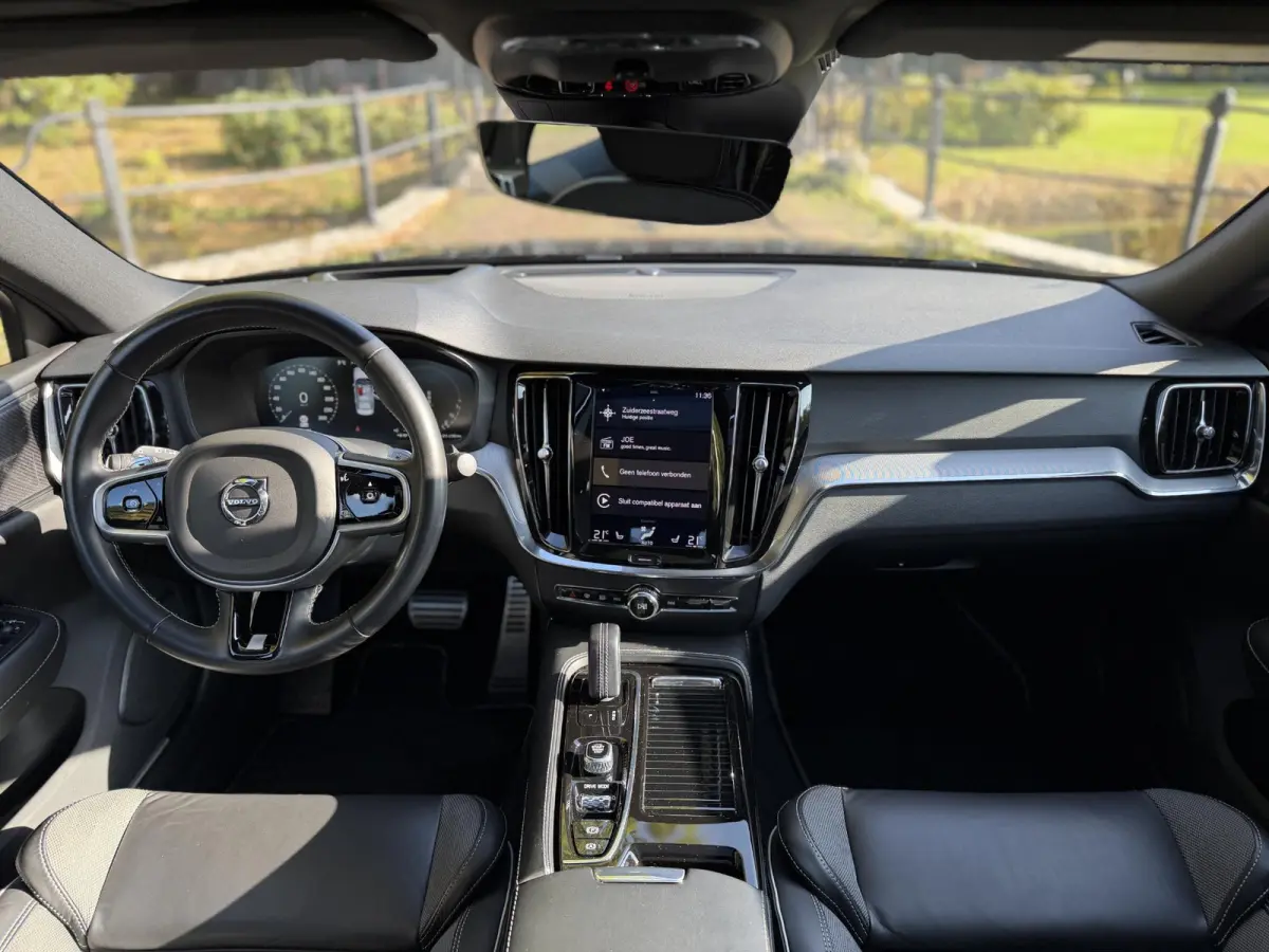 2.0 T8 AWD Twin Engine R-Design | HUD | Pano | Harman & Kardon | Memory | Camera |