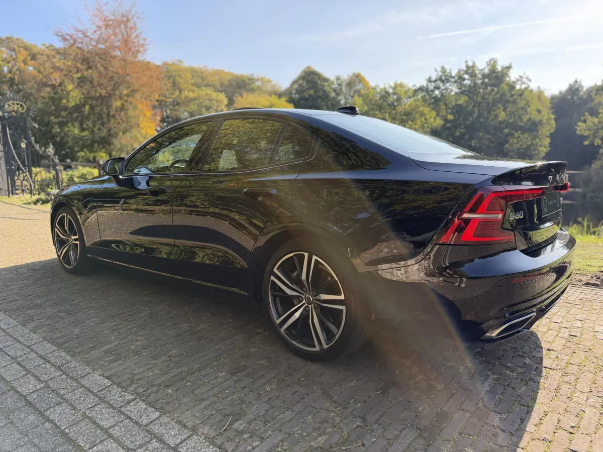 2.0 T8 AWD Twin Engine R-Design | HUD | Pano | Harman & Kardon | Memory | Camera |