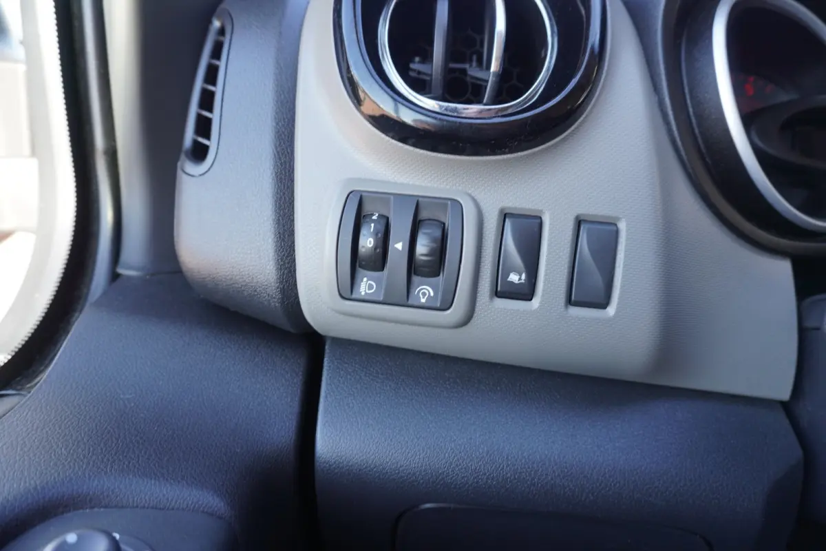 1.6 dCi T29 L2H1 125PK Dubbelcabine Work Edition nr. V174 | Airco | Cruise | Navi