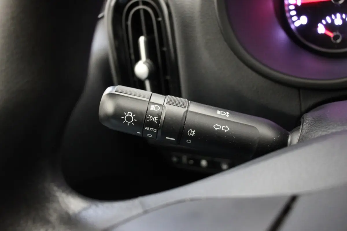 1.0 DPI ComfortLine 5 Deurs - Airco, Cruise