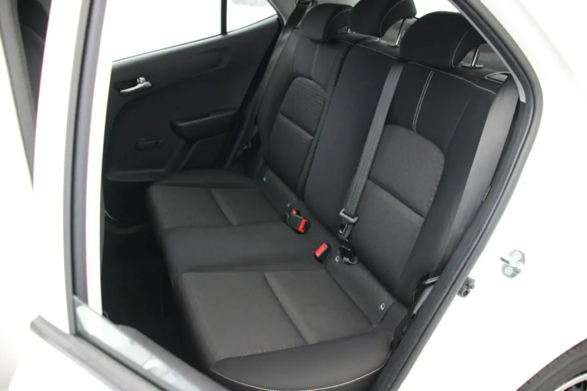 1.0 DPI ComfortLine 5 Deurs - Airco, Cruise