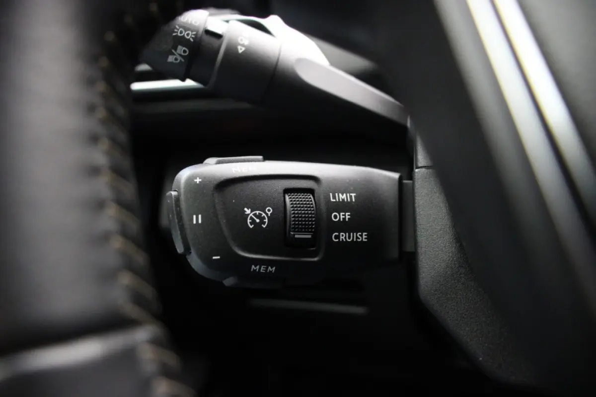 1.2 PureTech Active Pack Business - Digitaal Cockpit, Carplay, Camera