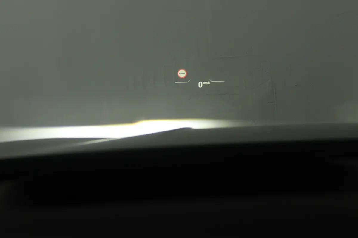 118i Introduction Edition (PANORAMADAK, STOELVERWARMING, CAMERA, H/K AUDIO, HUD-DISPLAY)