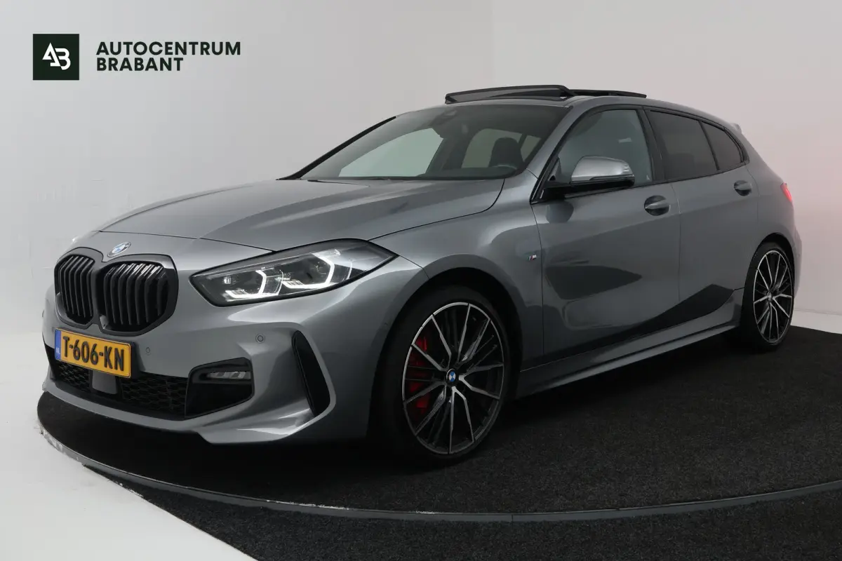 118i Introduction Edition (PANORAMADAK, STOELVERWARMING, CAMERA, H/K AUDIO, HUD-DISPLAY)
