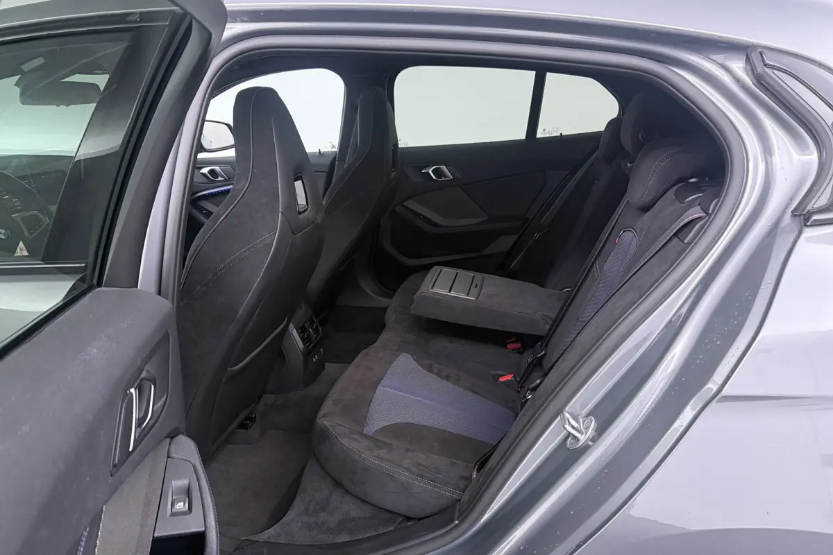 118i Introduction Edition (PANORAMADAK, STOELVERWARMING, CAMERA, H/K AUDIO, HUD-DISPLAY)