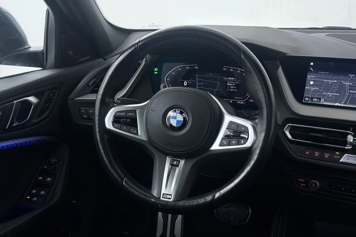 118i Introduction Edition (PANORAMADAK, STOELVERWARMING, CAMERA, H/K AUDIO, HUD-DISPLAY)