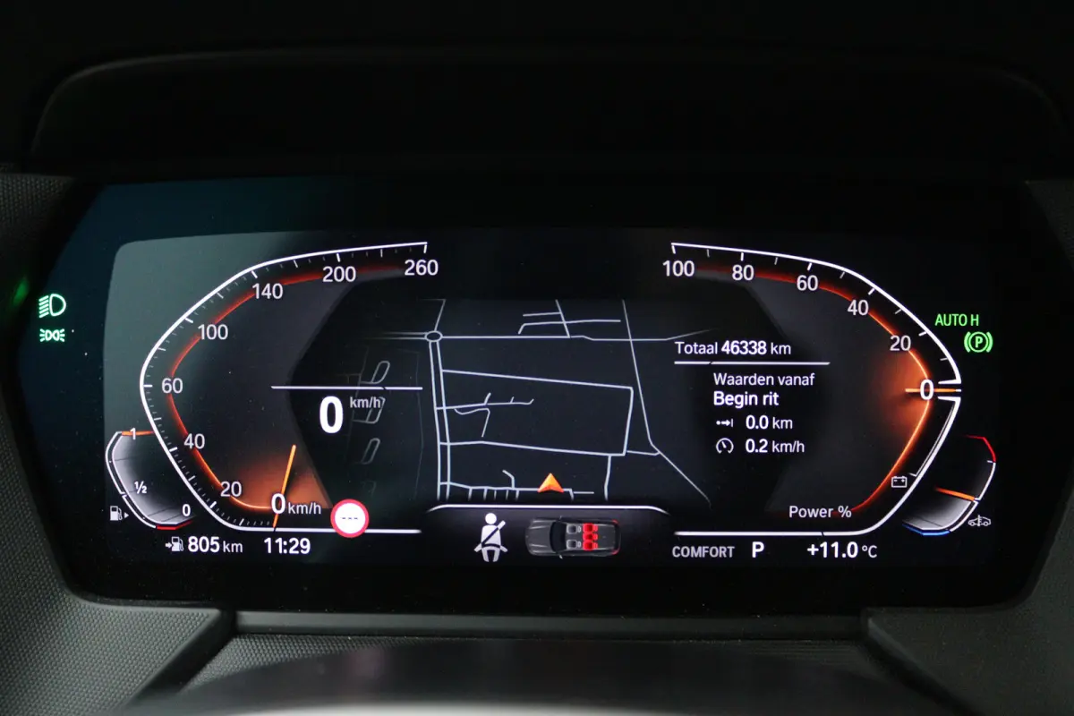 118i Introduction Edition (PANORAMADAK, STOELVERWARMING, CAMERA, H/K AUDIO, HUD-DISPLAY)