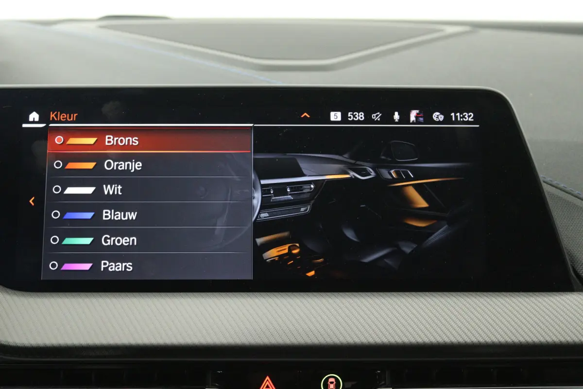118i Introduction Edition (PANORAMADAK, STOELVERWARMING, CAMERA, H/K AUDIO, HUD-DISPLAY)