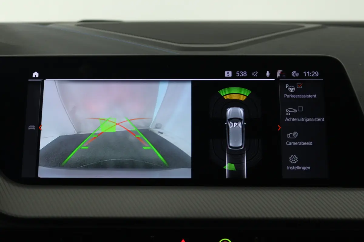 118i Introduction Edition (PANORAMADAK, STOELVERWARMING, CAMERA, H/K AUDIO, HUD-DISPLAY)