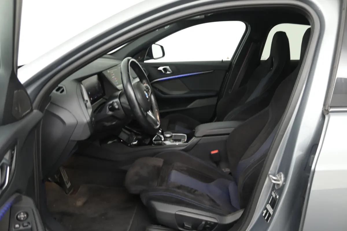 118i Introduction Edition (PANORAMADAK, STOELVERWARMING, CAMERA, H/K AUDIO, HUD-DISPLAY)