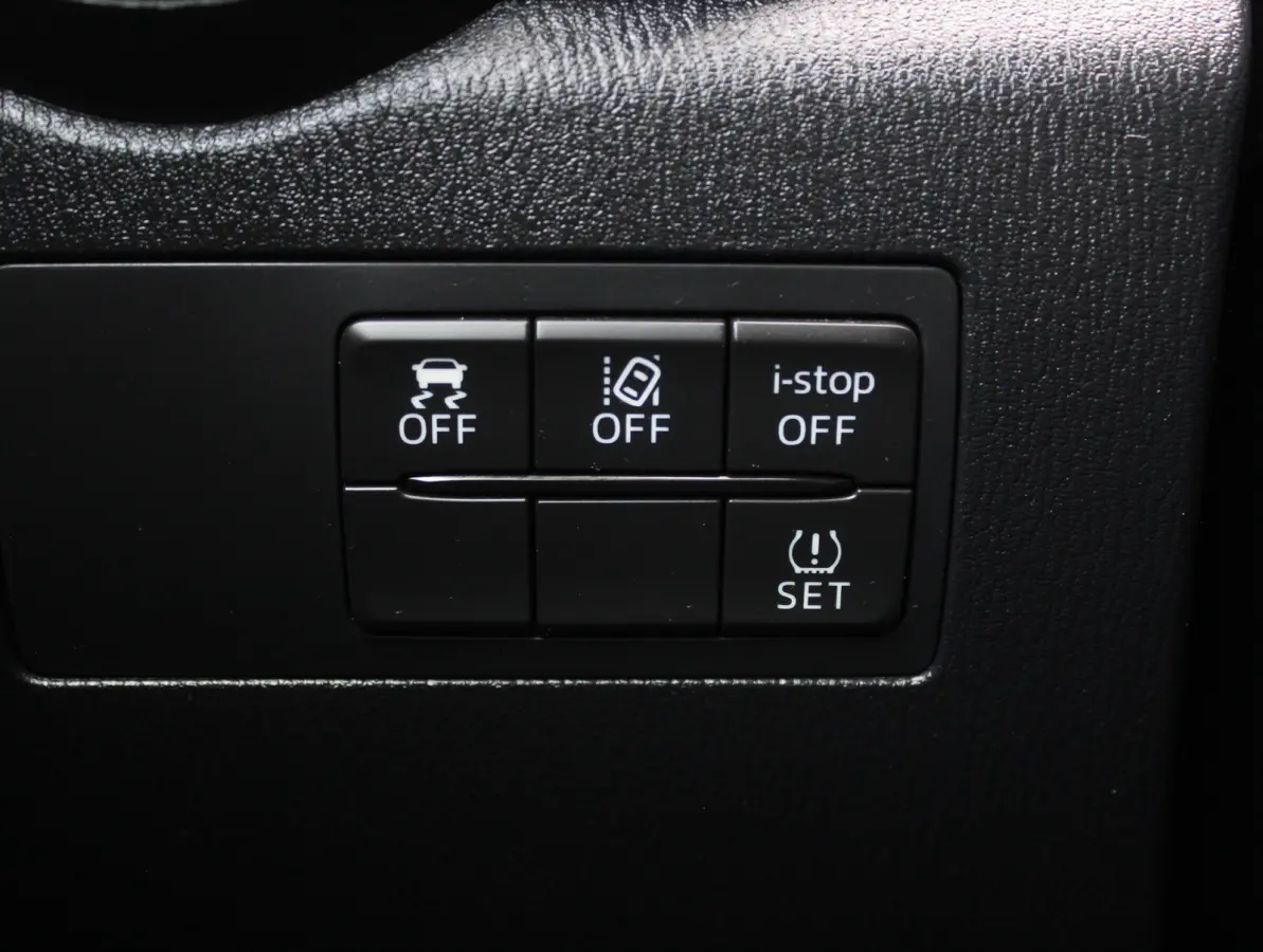 1.5 Skyactiv-G Luxury CLIMATE | CRUISE | NAVI | LMV16 | DAB | CARPLAY | STOELVERW | PDC | LED
