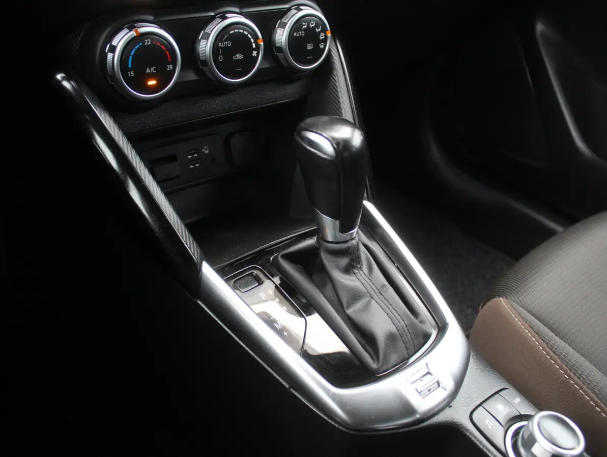 1.5 Skyactiv-G Luxury CLIMATE | CRUISE | NAVI | LMV16 | DAB | CARPLAY | STOELVERW | PDC | LED