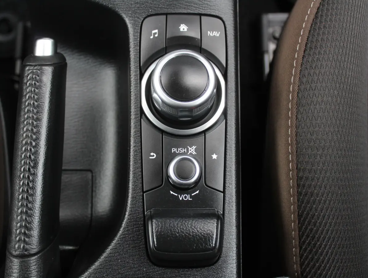 1.5 Skyactiv-G Luxury CLIMATE | CRUISE | NAVI | LMV16 | DAB | CARPLAY | STOELVERW | PDC | LED