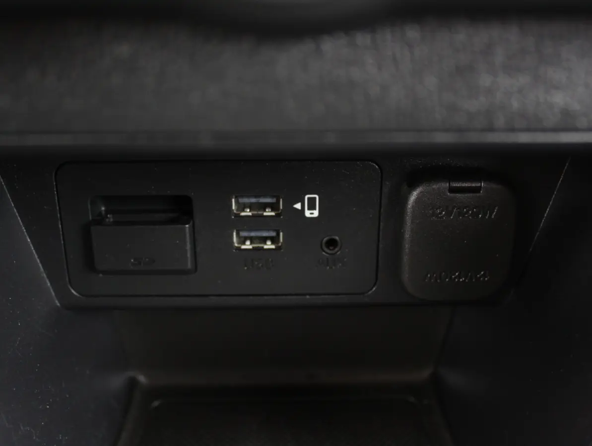 1.5 Skyactiv-G Luxury CLIMATE | CRUISE | NAVI | LMV16 | DAB | CARPLAY | STOELVERW | PDC | LED