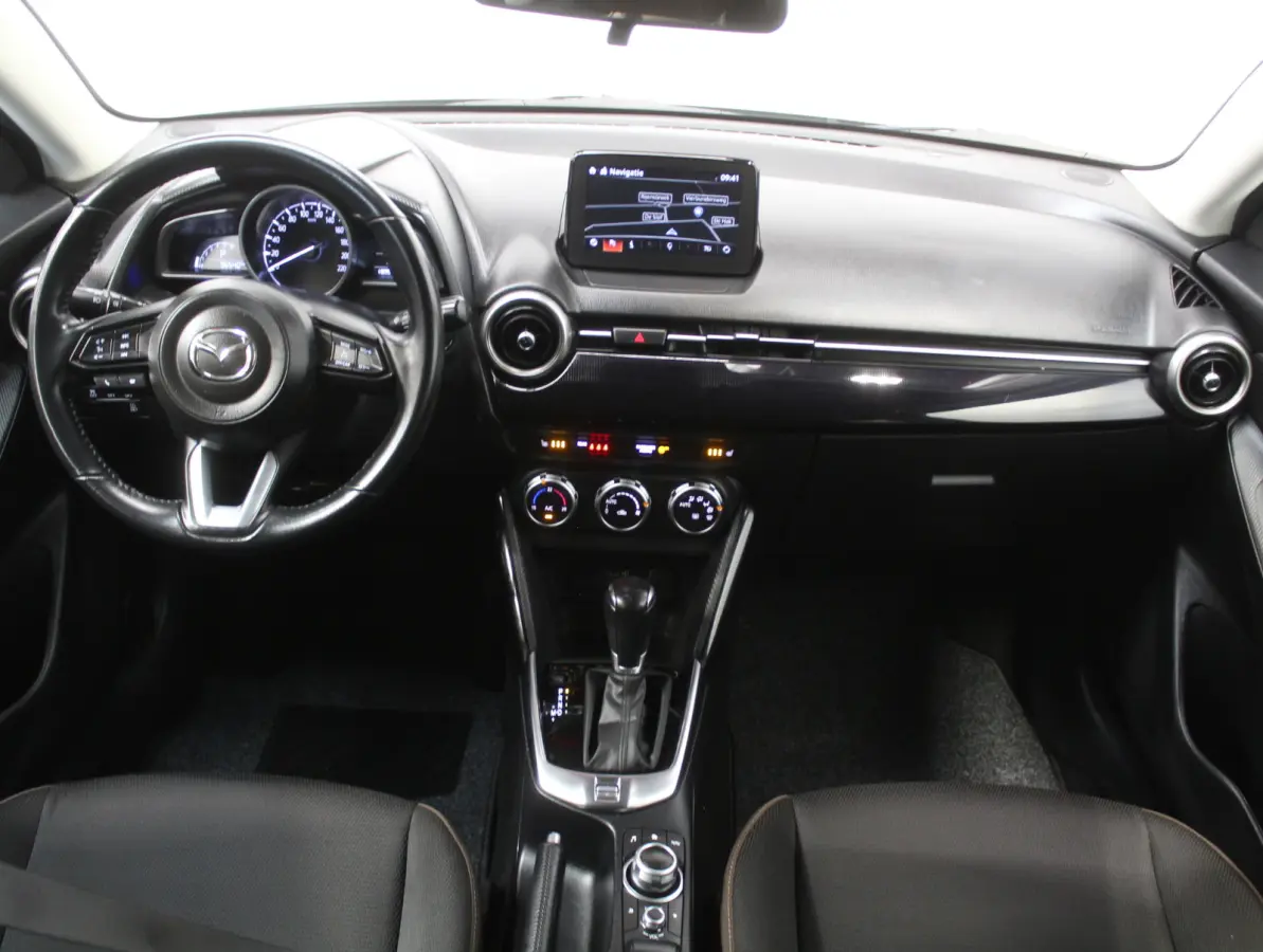 1.5 Skyactiv-G Luxury CLIMATE | CRUISE | NAVI | LMV16 | DAB | CARPLAY | STOELVERW | PDC | LED