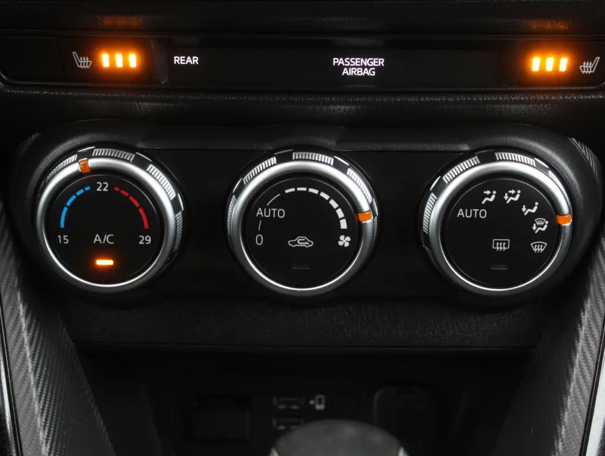 1.5 Skyactiv-G Luxury CLIMATE | CRUISE | NAVI | LMV16 | DAB | CARPLAY | STOELVERW | PDC | LED
